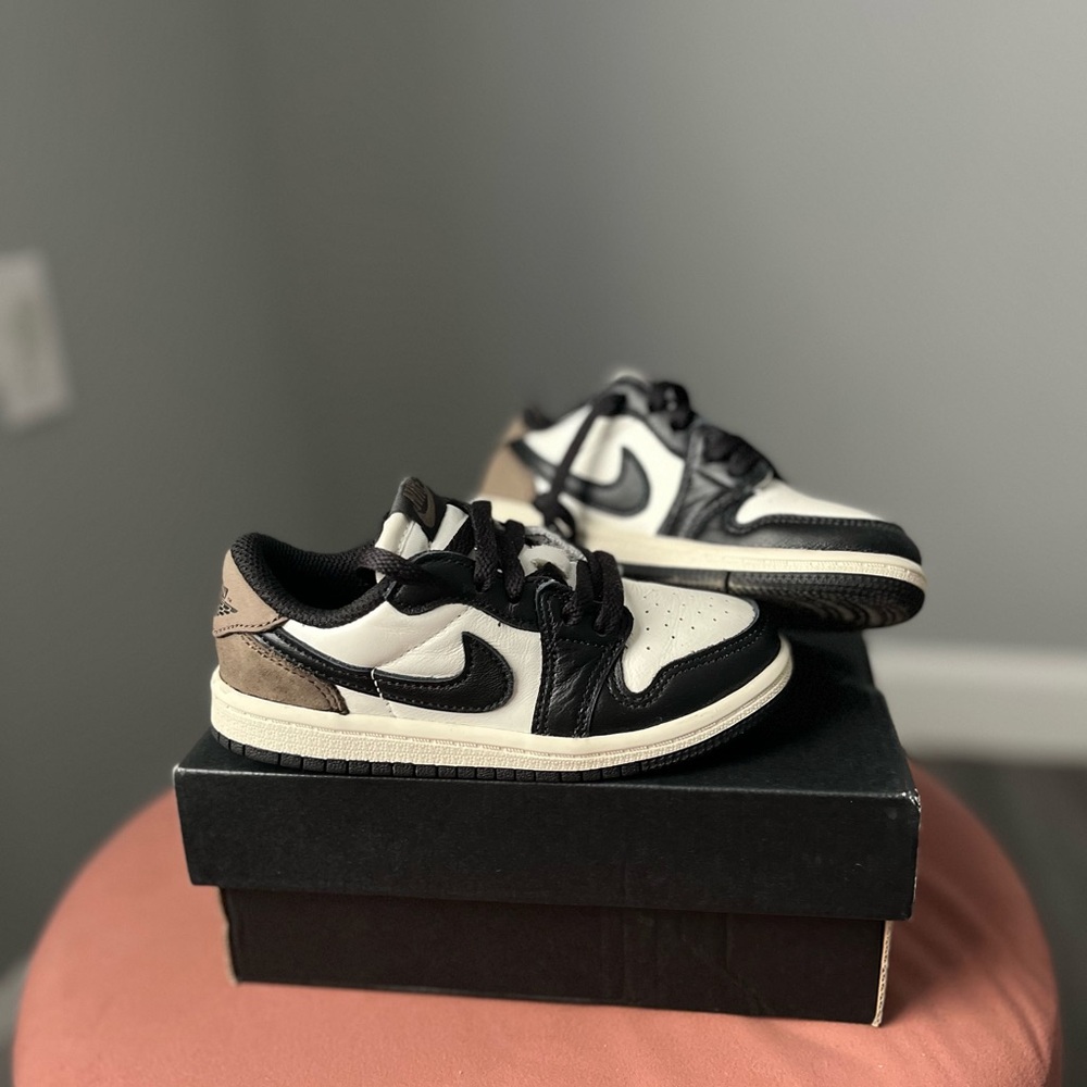Jordan 1 Retro low OG “Mocha”
